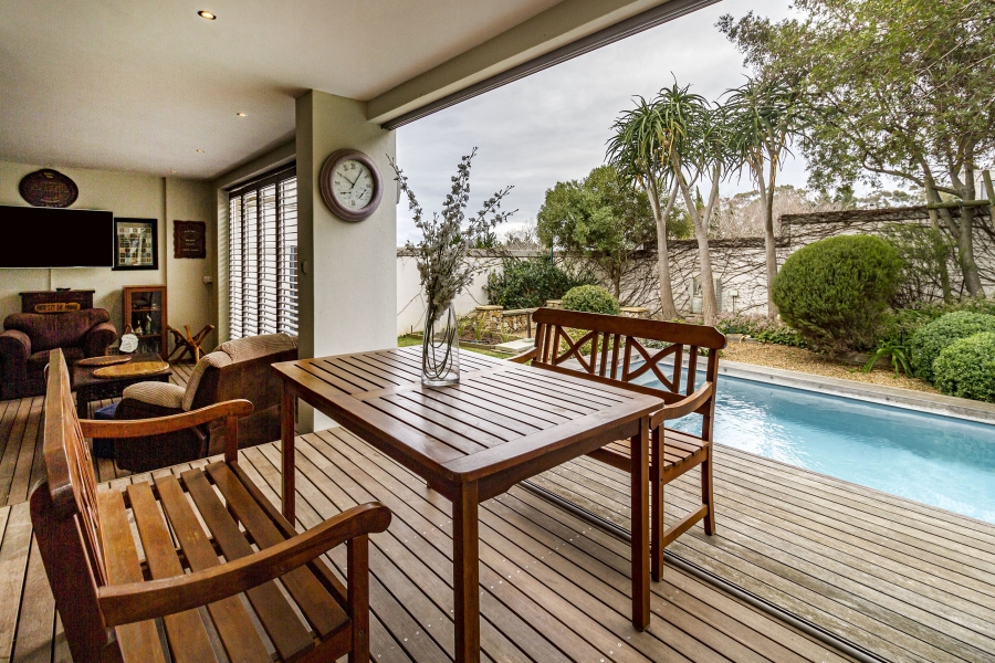 5 Bedroom Property for Sale in Heldervue Western Cape